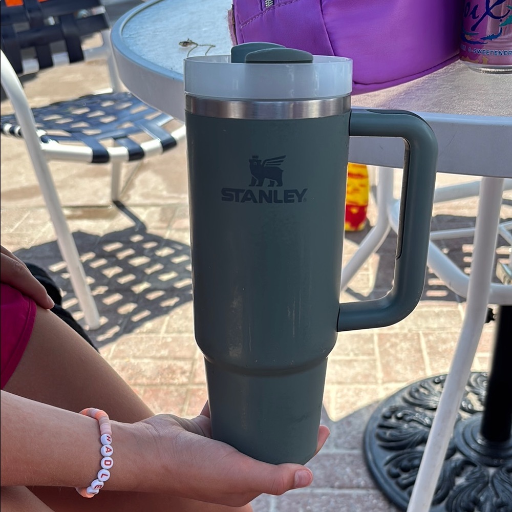 Stanley no straw-few scuffs but in decent condition